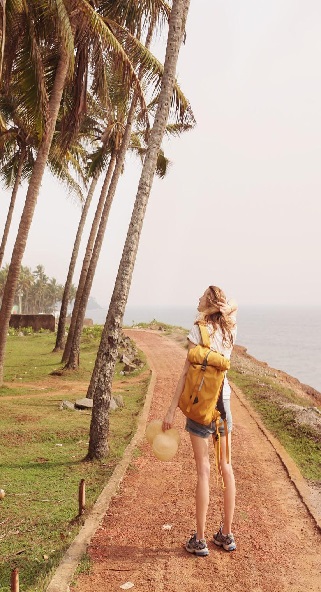 Mujer viajando sola por la India